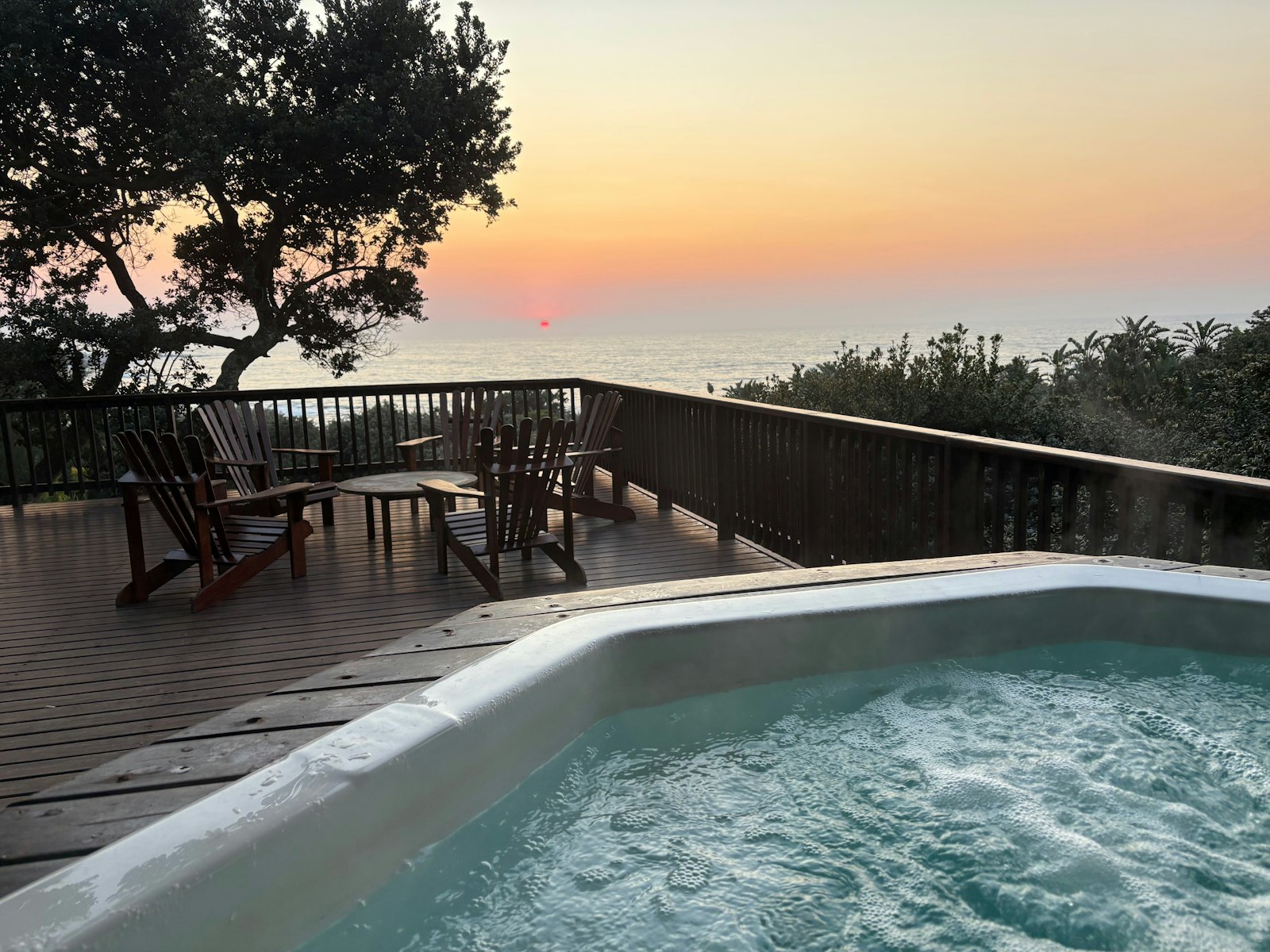 Bon-up-a-Tree Beach Lodge